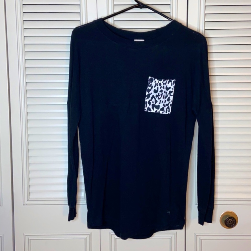 🍁Victoria’s Secret PINK Solid Black Long Sleeve w/ Leopard Pocket Size X-Small